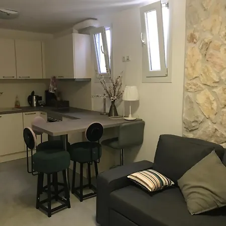 Bacchus Guest house *